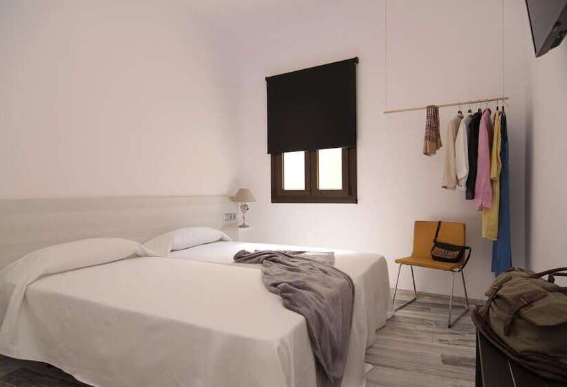 بنسيون The 8 Rooms House