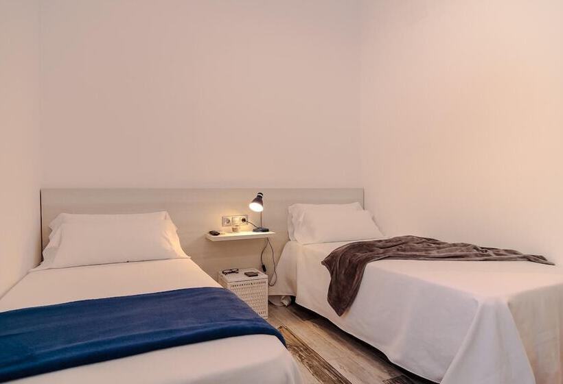 بنسيون The 8 Rooms House