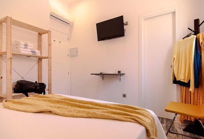 بنسيون The 8 Rooms House