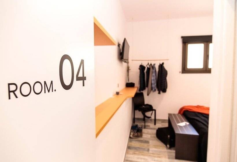 بنسيون The 8 Rooms House