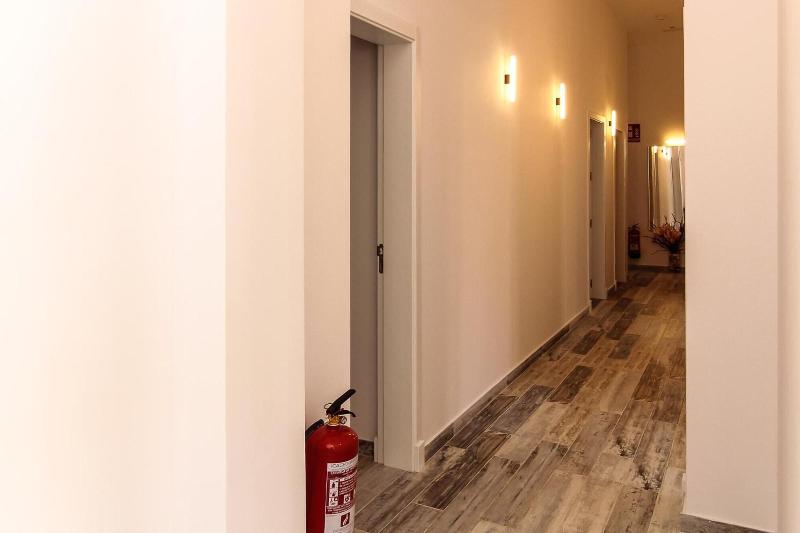 بنسيون The 8 Rooms House