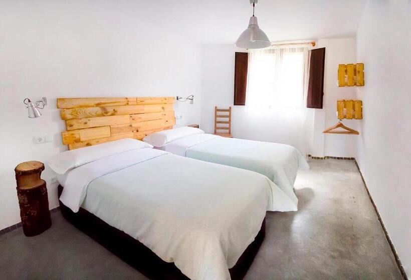 بنسيون El Pajar Negro