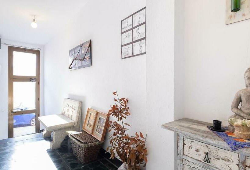 膳宿费 Fonda Chavarria