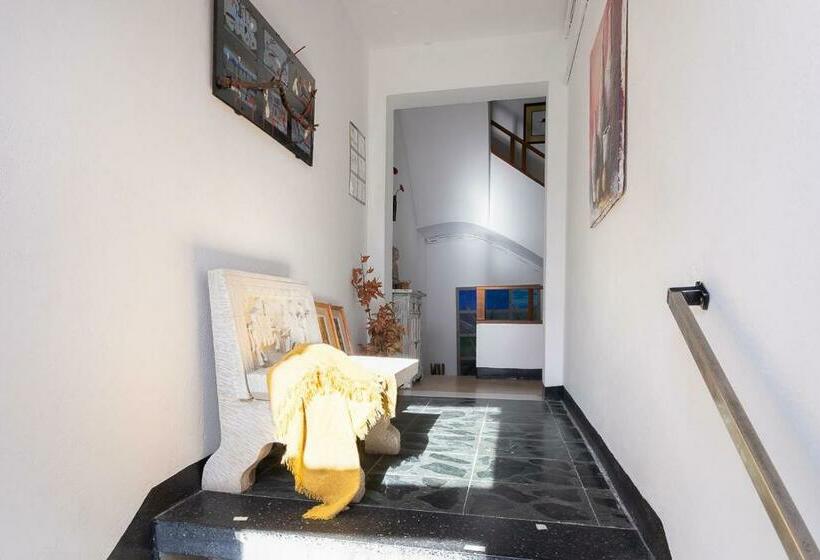 膳宿费 Fonda Chavarria