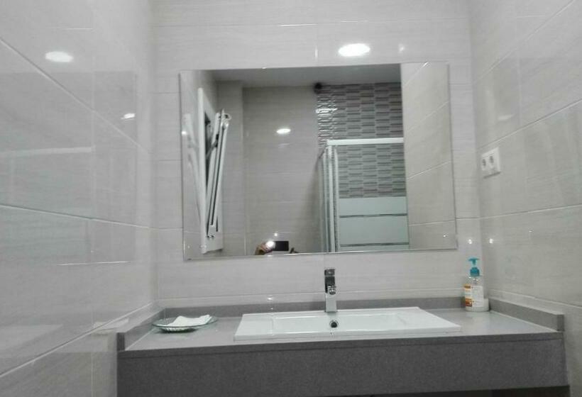 膳宿费 Fonda Chavarria