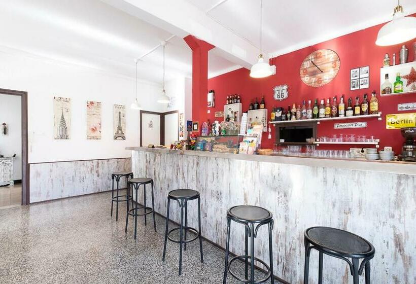 膳宿费 Fonda Chavarria