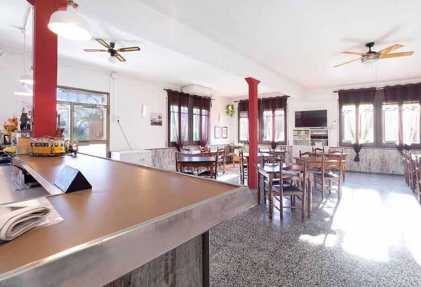 膳宿费 Fonda Chavarria