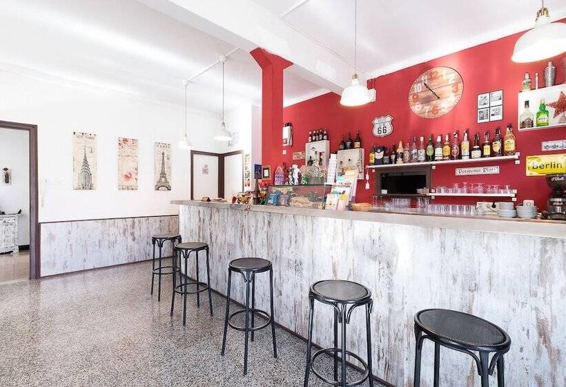 膳宿费 Fonda Chavarria