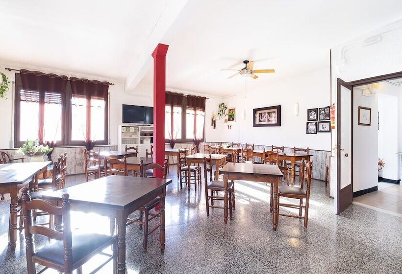 膳宿费 Fonda Chavarria