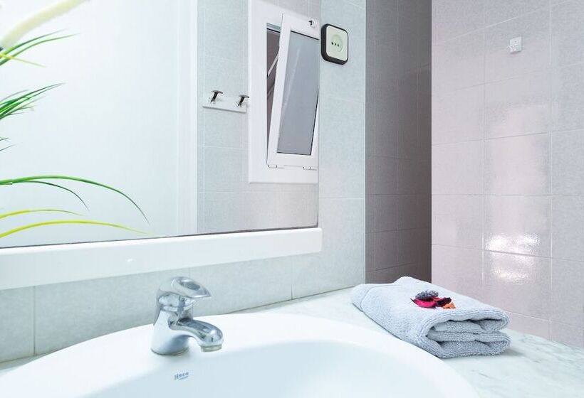 膳宿费 Fonda Chavarria