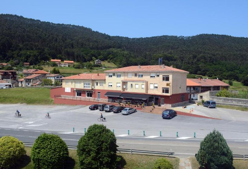 پانسیون Hostal Baviera