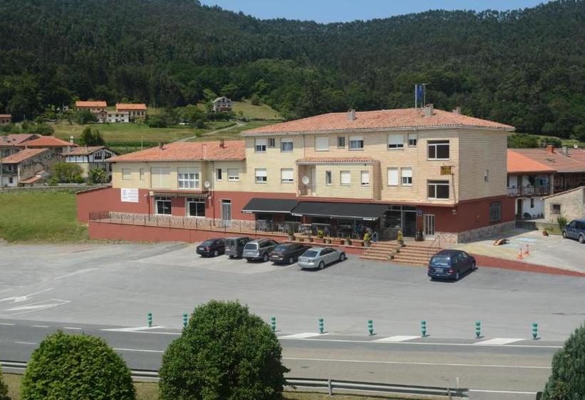 پانسیون Hostal Baviera