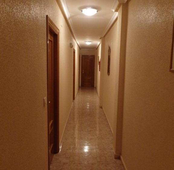 Пансион Hostal Calderón De La Barca