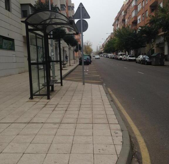 פנסיון Hostal El Poligono