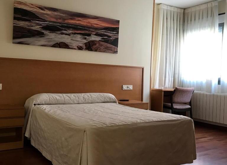 פנסיון Hostal El Poligono