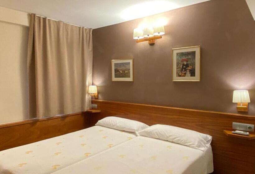 膳宿费 Hostal Galicia Cardedeu