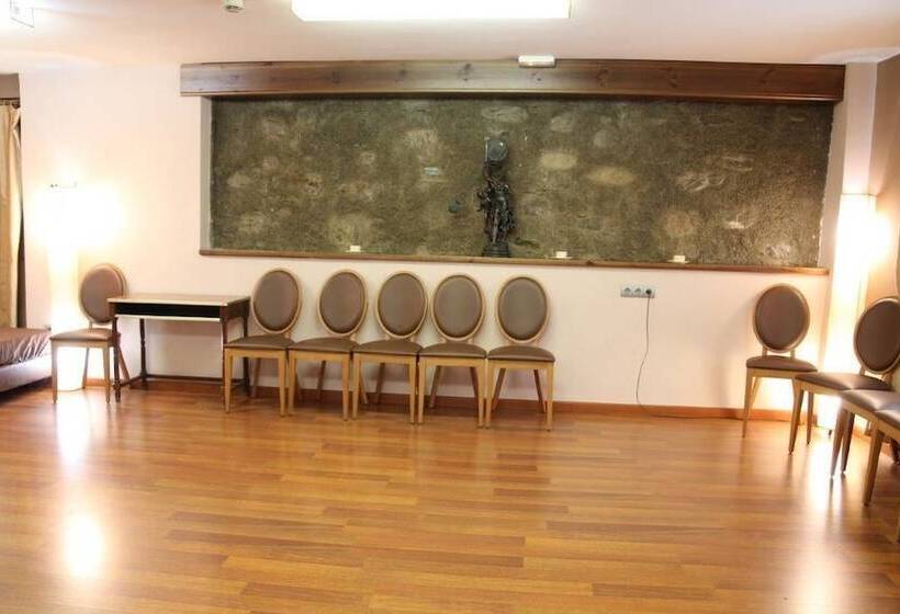 膳宿费 Hostal Galicia Cardedeu