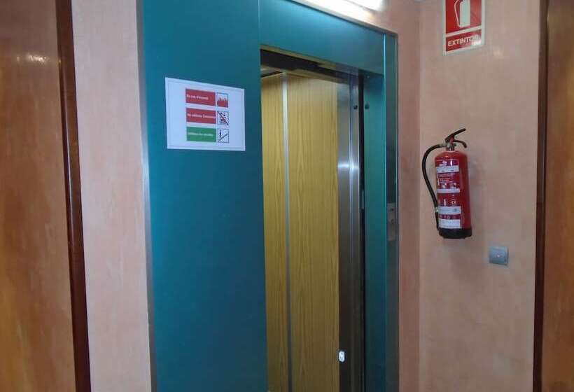 膳宿费 Hostal Galicia Cardedeu