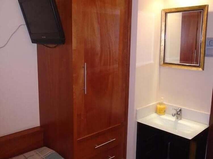 膳宿费 Hostal Galicia Cardedeu