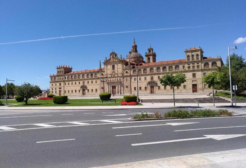 膳宿费 Hostal Medievo