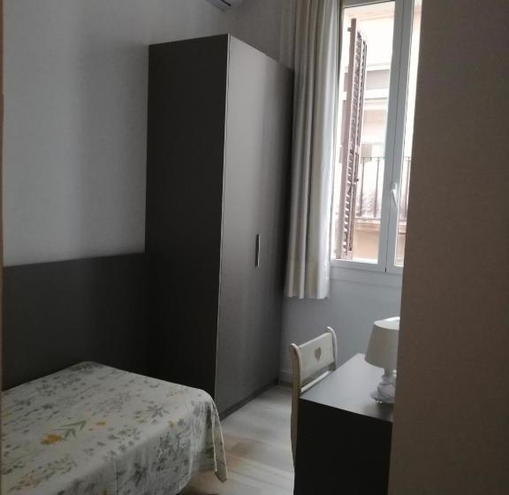 پانسیون Hostal Parellades