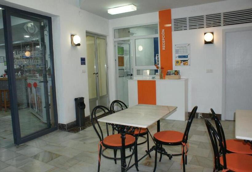 Пансион Hostal Puerto Beach