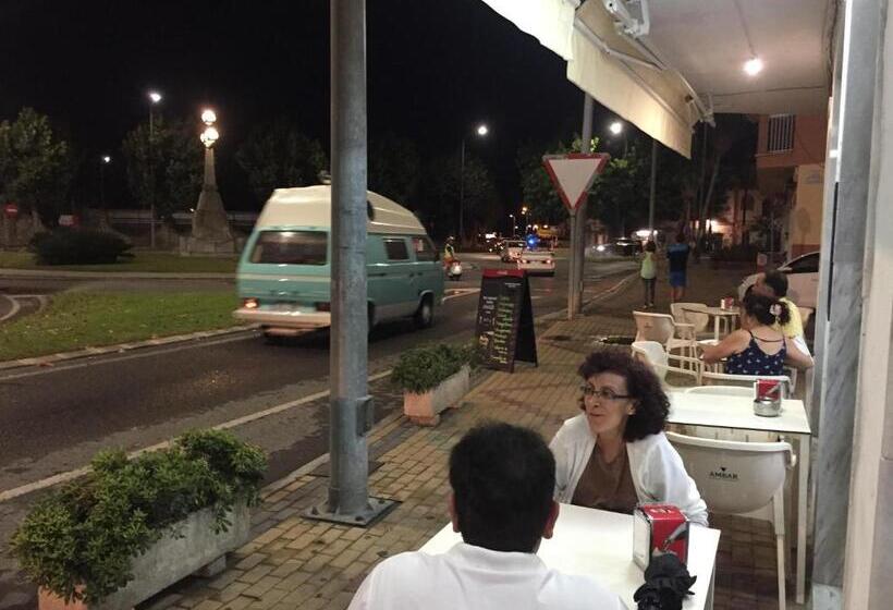 Пансион Hostal Puerto Beach