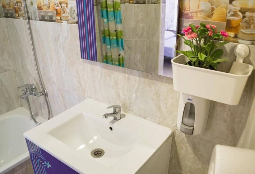 پانسیون Go Bcn Hostal Ideal Badal   Hostel
