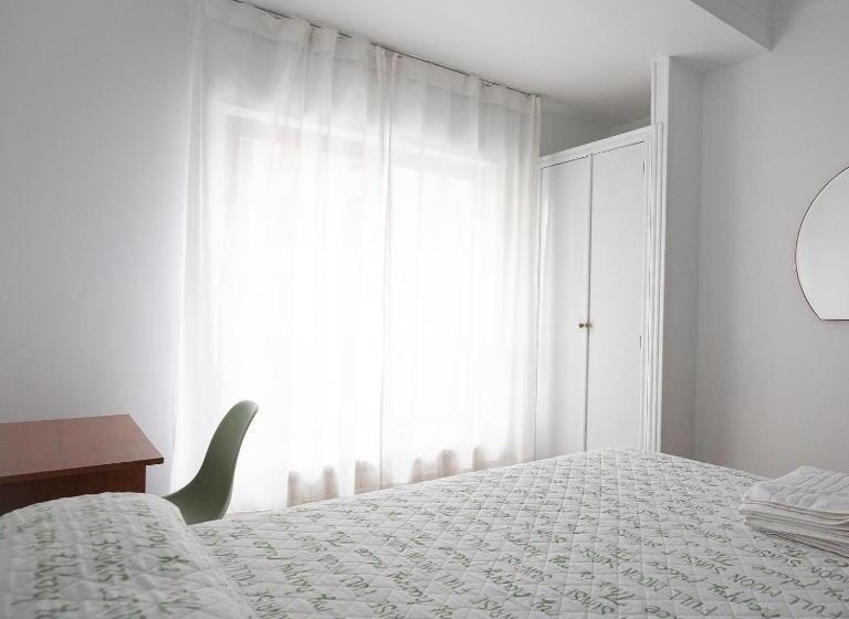 Pension Angelines, Sneuu Hostel Santander