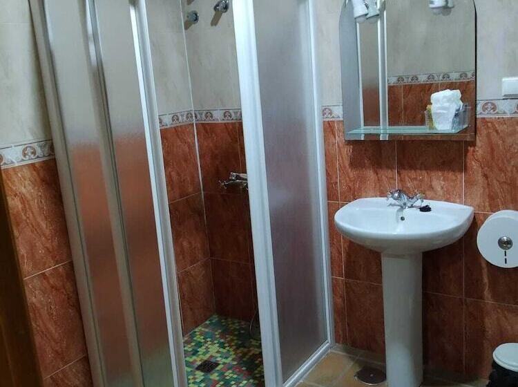 فندق صغير Hostal Restaurante El Parador