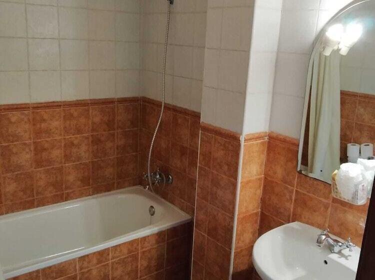 فندق صغير Hostal Restaurante El Parador