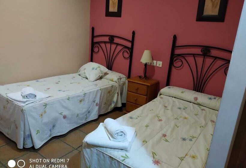 فندق صغير Hostal Restaurante El Parador