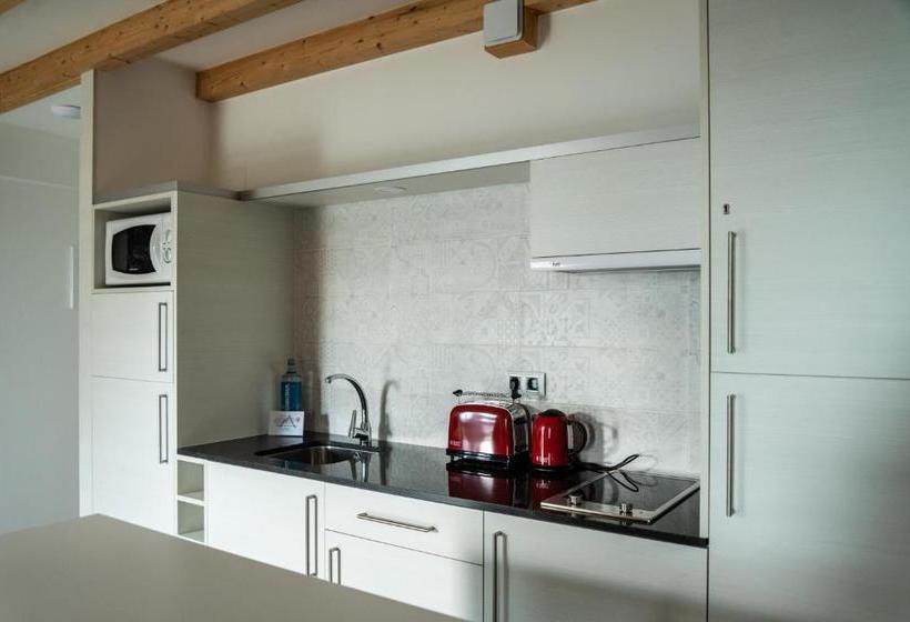 בית מלון כפרי The Rock Suites & Spa