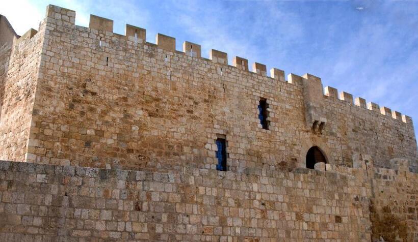 بنسيون Castillo De Grisel