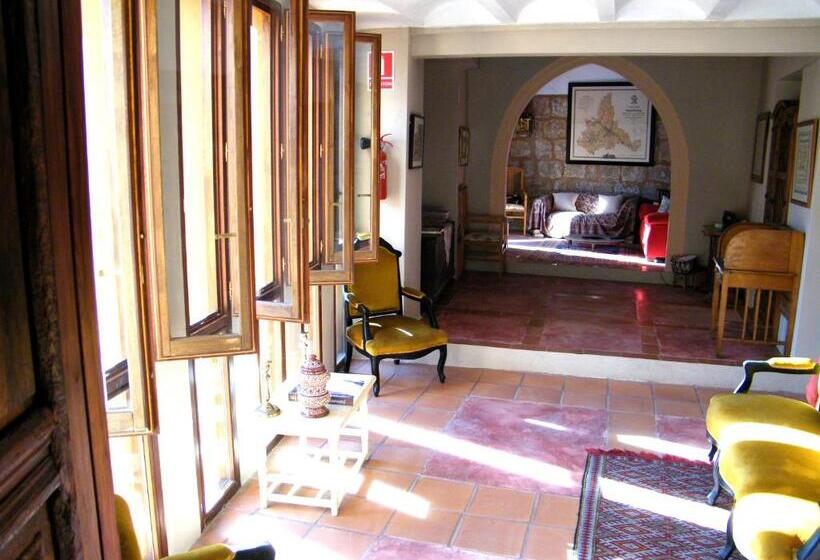 بنسيون Castillo De Grisel