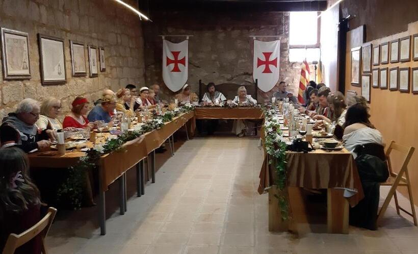 بنسيون Castillo De Grisel