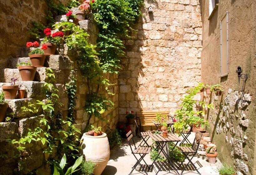 بنسيون Castillo De Grisel