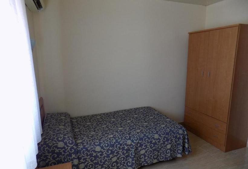 פנסיון Hostal Amigo