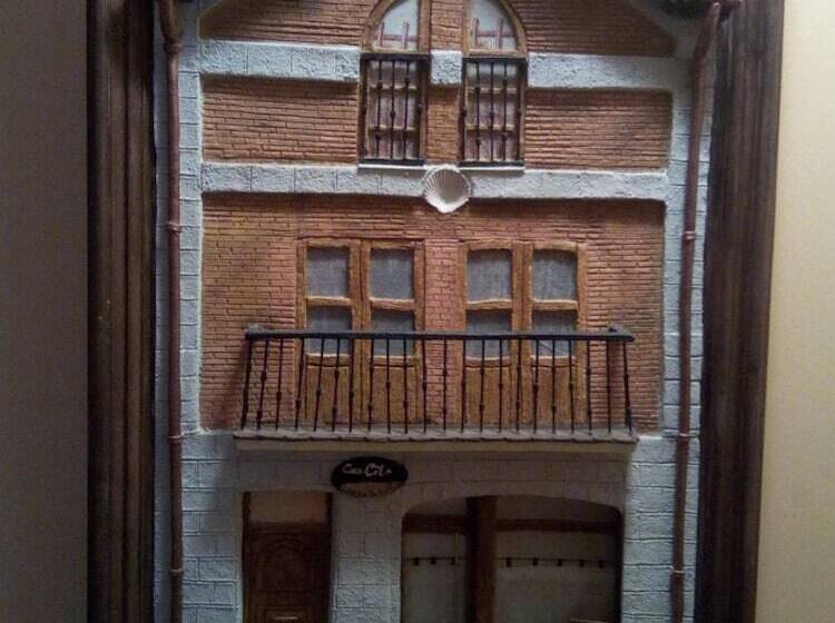 פנסיון Hostal Catalina De Austria