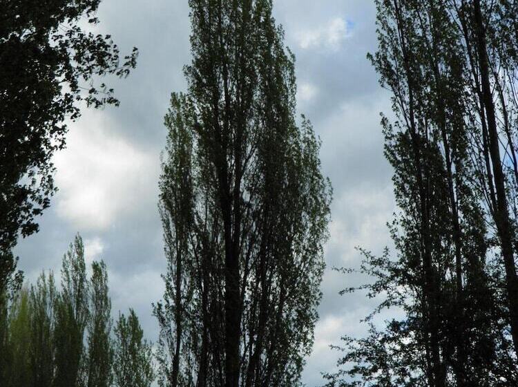 פנסיון Hostal Catalina De Austria