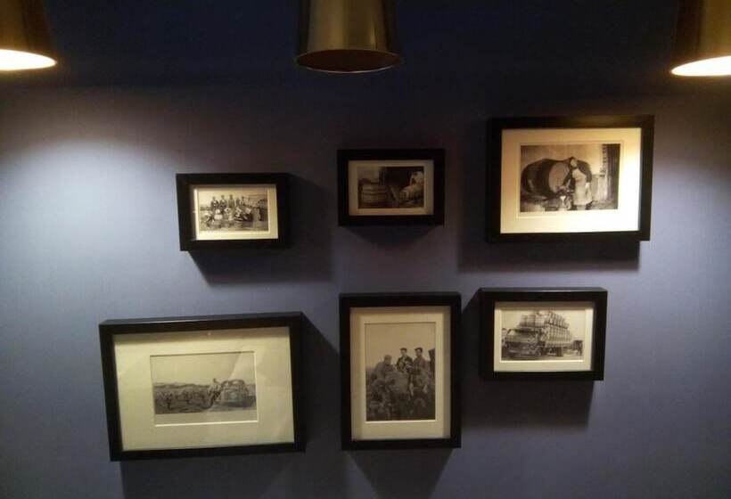 פנסיון Hostal Catalina De Austria