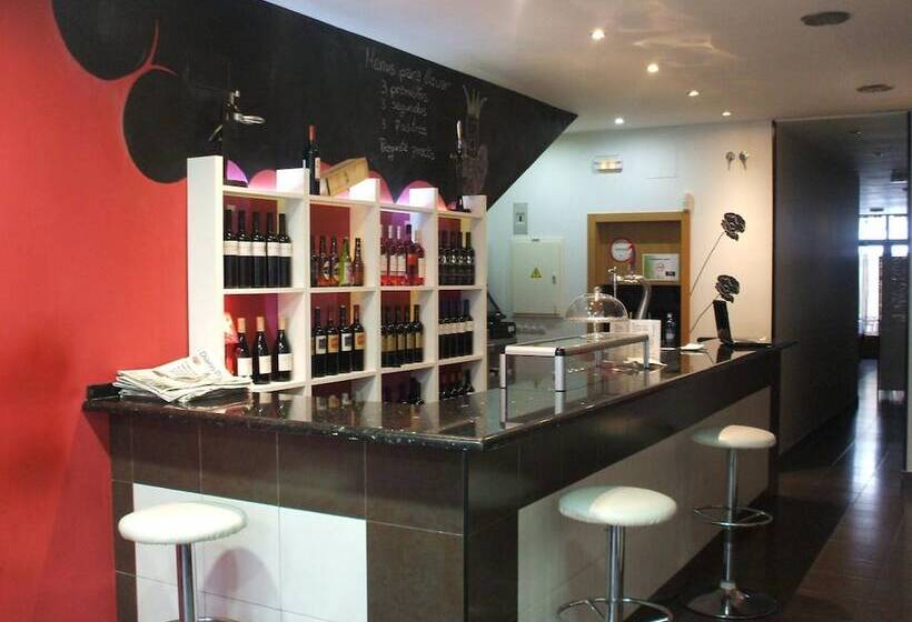 פנסיון Hostal Catalina De Austria