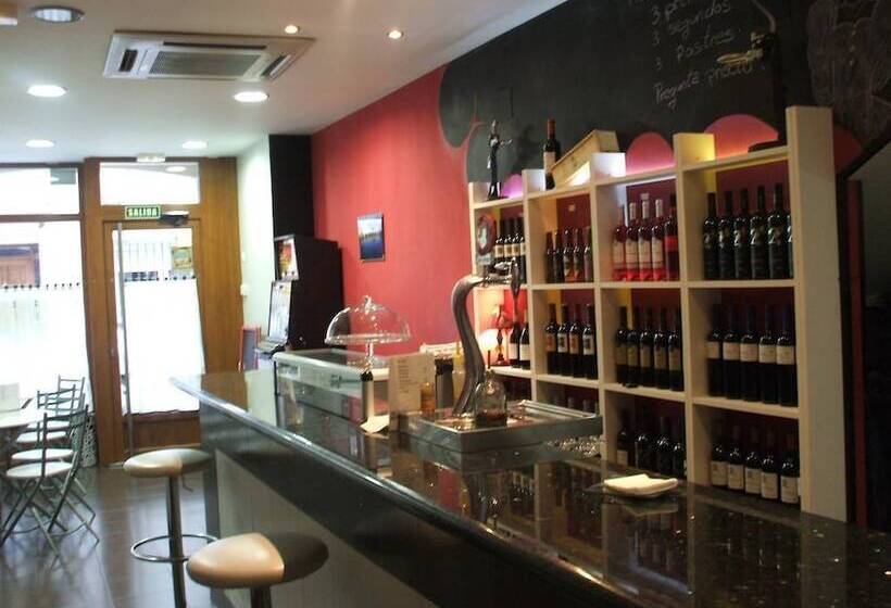 פנסיון Hostal Catalina De Austria