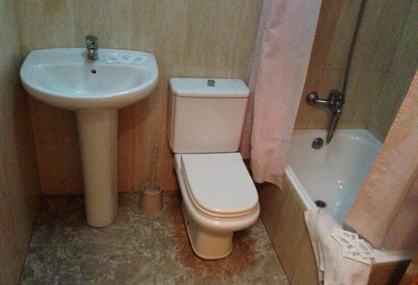 بنسيون Hostal Delfin Verde