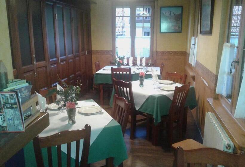 פנסיון Hostal Les Bedules