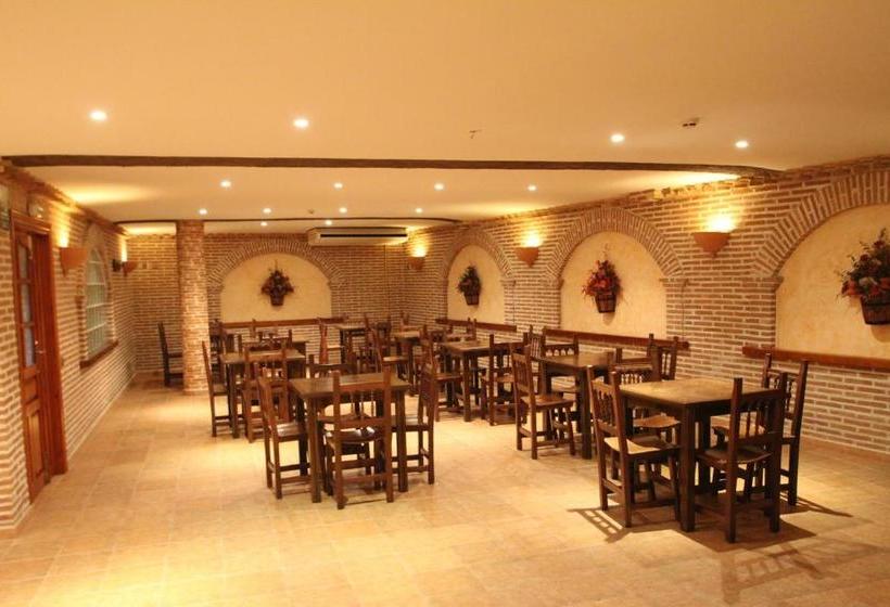 פנסיון Hostal Restaurante Cuatro Caminos