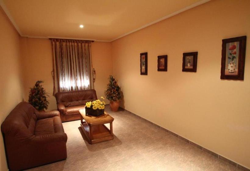 بنسيون Hostal Restaurante Cuatro Caminos