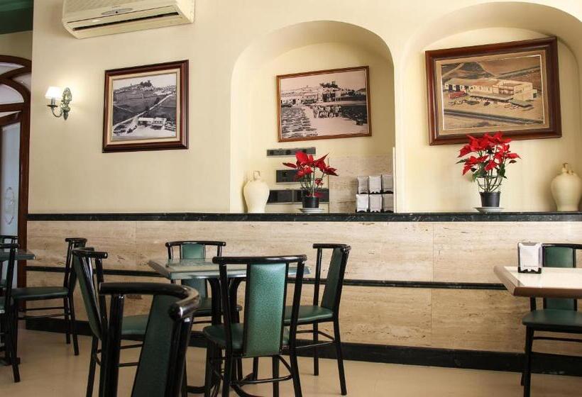 Пансион Hostal Restaurante El Cary