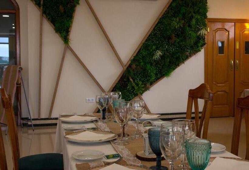 Пансион Hostal Restaurante El Cary