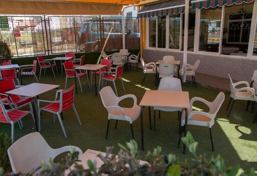 Пансион Hostal Restaurante El Cary